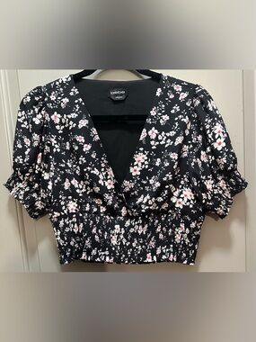 Bebe Size 4 V-neck Smocked Crop Top EUC